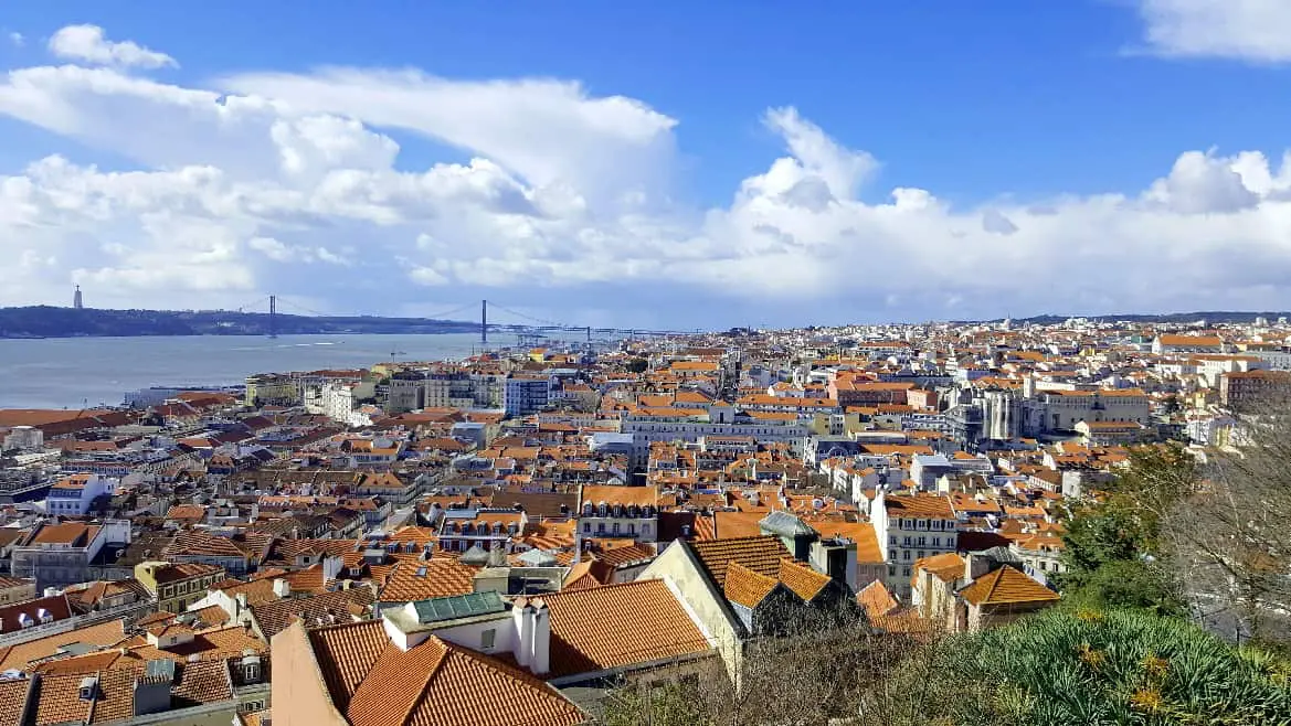 Blick von der Burg Burg São Jorge