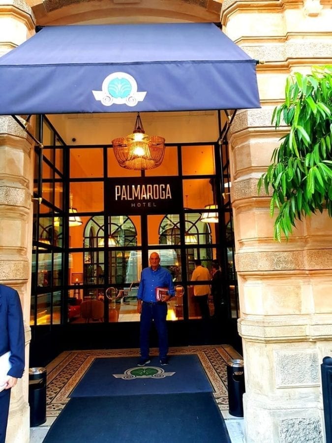Eingang zum Hotel Palmaroga