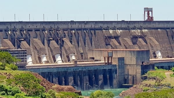 Der Damm von Itaipú