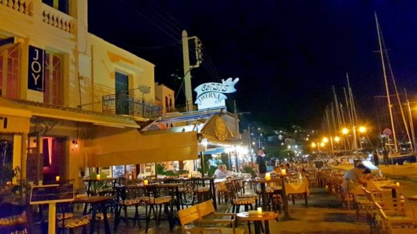 direkt-bei-den-restaurants in Poros
