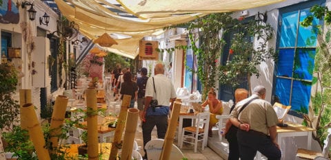 Die Restaurant Straße in Ermoupoli