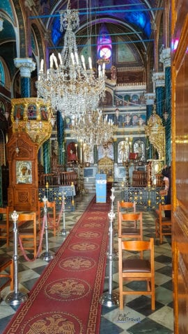 Blick zum Altar in der der Kirche der Mariä Himmelfahrt
