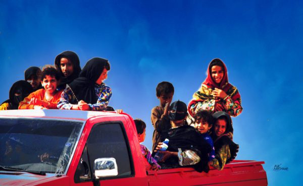 Die gesamte Familie auf dem Pickup in den Wahiba Sands