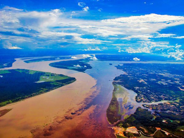 Meeting of the Amazonas mit dem Rio Negro
