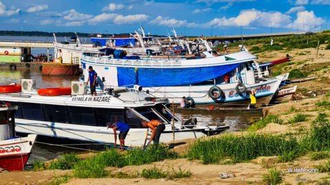 Amazonasboote, das Transportmittel der Wahl