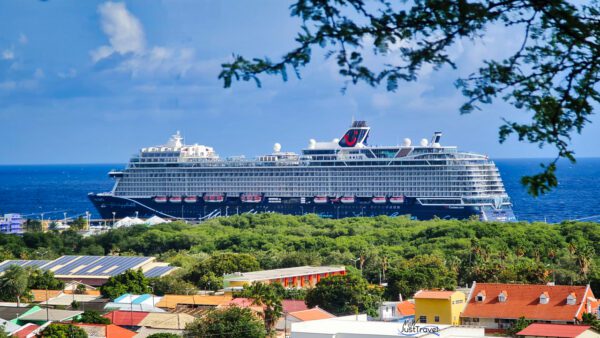 Meinschiff im Hafen von Willemstad