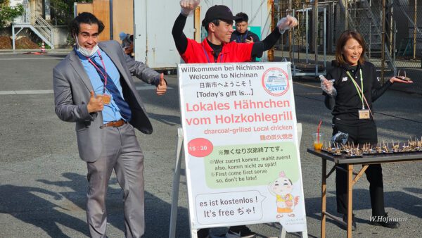 Volle Aktion um Hähnchen zu probieren