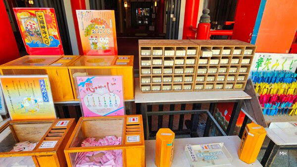 Wahrsagezettel und andere Dinge für die Gläubigen