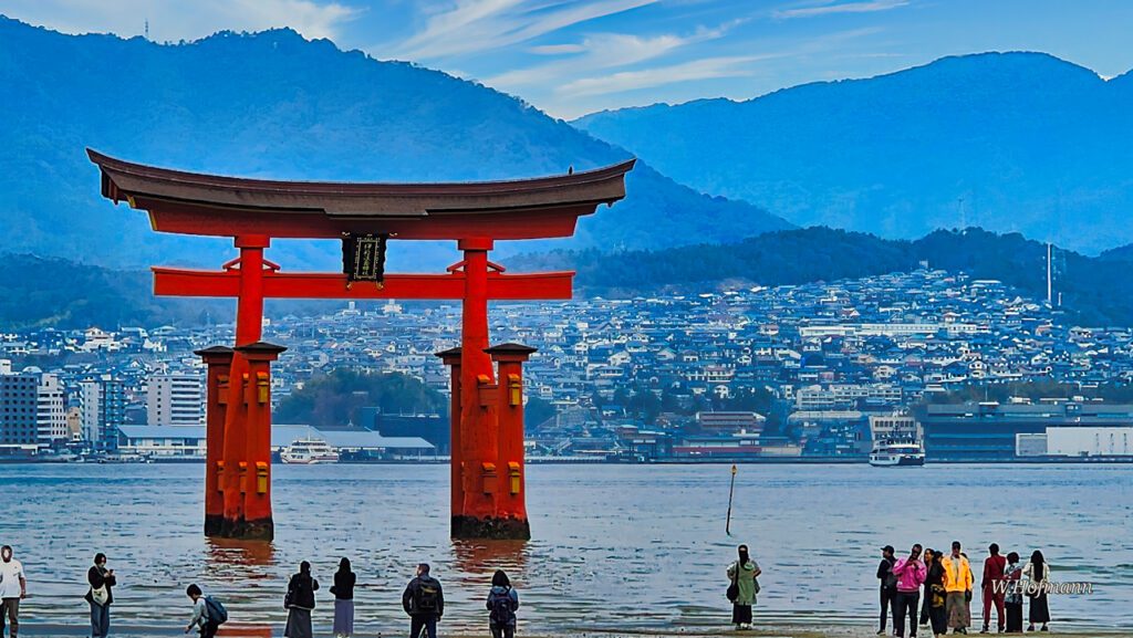 Torrigate- Itsukushima-Schreins1 Das Torrigate- Itsukushima-Schreins