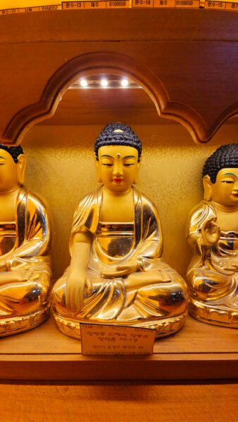 Aus der Nähe sehen die Figuren so aus