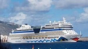 AidaBlu im Hafen von Teneriffa