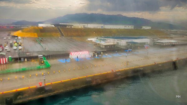 Kobe empfang uns mit Regen